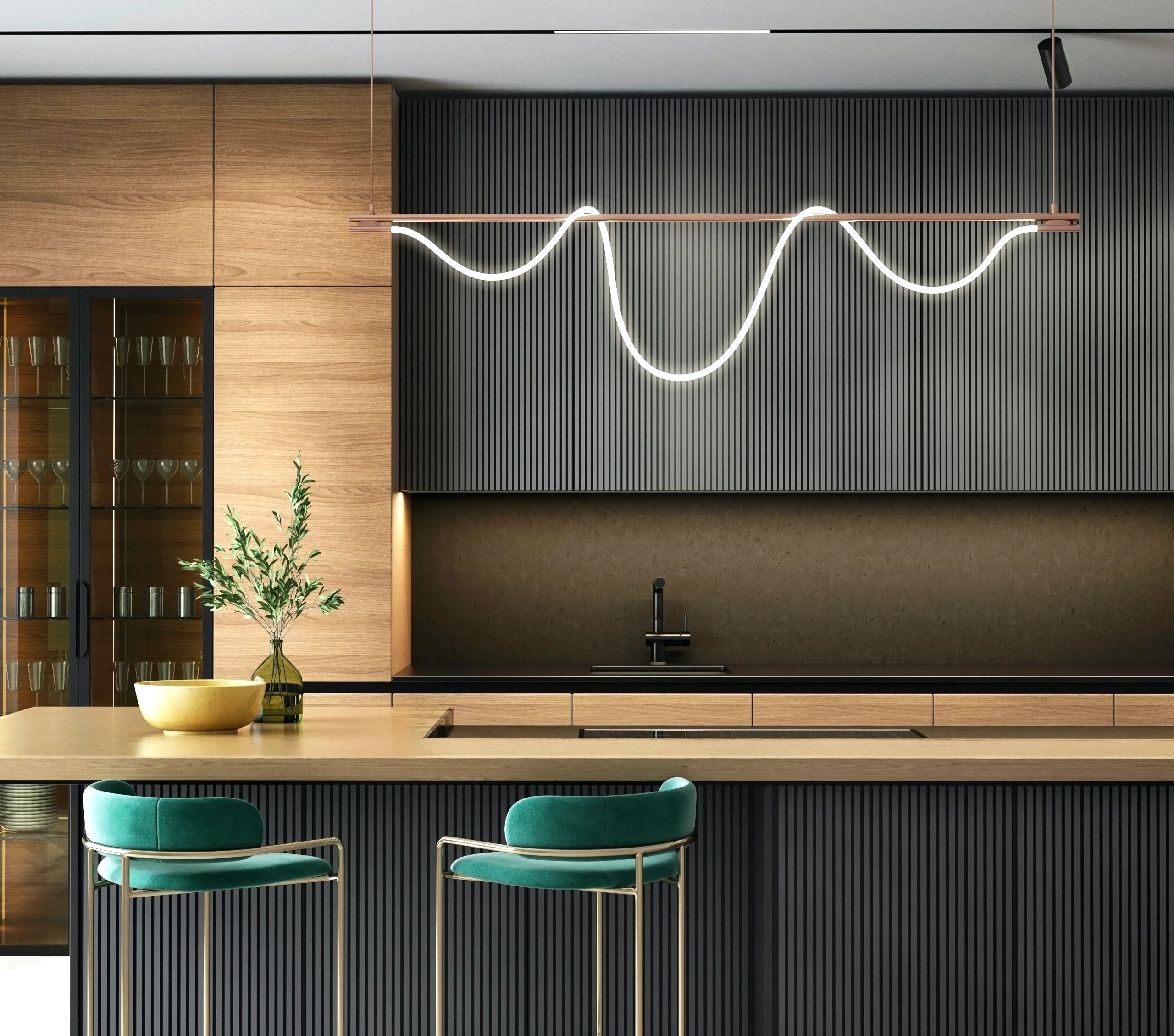 Ünlü bir çevrimiçi iç mimar tarafından tasarlanan, ahşap vurgulu modern mutfak iç mekanı. Adanın üzerinde benzersiz dalgalı bir aydınlatma armatürü bulunur. Yeşil bar tabureleri adayı kaplarken, vazodaki bir bitki bu şık villa alanına bir tutam yeşillik katar.