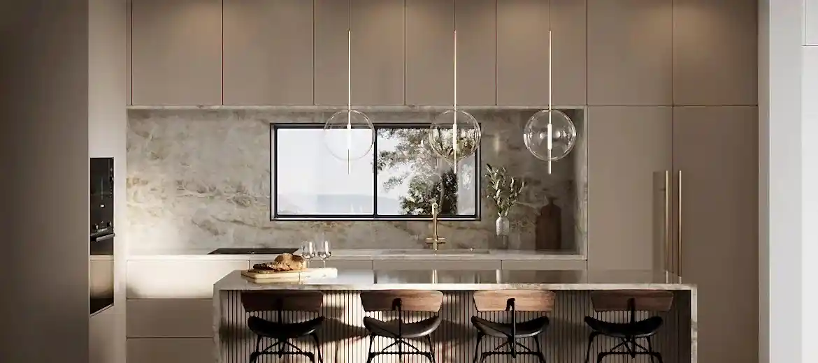 İç mimar tarafından tasarlanan modern mutfak, bej dolaplar, mermer tezgah arası ve üstünde üç sarkıt lamba bulunan bir ada ile donatılmıştır. Ada, siyah taburelerle tamamlanırken tezgah arasının içine yerleştirilmiş bir pencere, dışarıda pitoresk bir manzara sunmaktadır.