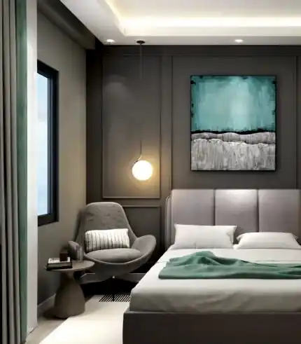 VR360 PAKETİ, yeşil vurgulu büyük bir yatak, minderli bir koltuk, küçük yuvarlak bir sehpa ve yatağın üzerinde soyut bir tablo içeren gri duvarlı modern bir yatak odası yaratıyor. Bir sarkıt lamba, çevrimiçi bir iç mimar tarafından düzenlenen bu dingin alana zarafet katıyor.