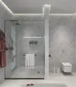 Mermer duvarlar, cam duş ve duvara monte tuvalete sahip şık bir BANYO TASARIMI deneyimi yaşayın. Havlu, bornoz ve tuvalet malzemeleri, sanki çevrimiçi bir villa tasarım stüdyosu tarafından küratörlüğünü yapılmış gibi zarif bir şekilde sergileniyor.